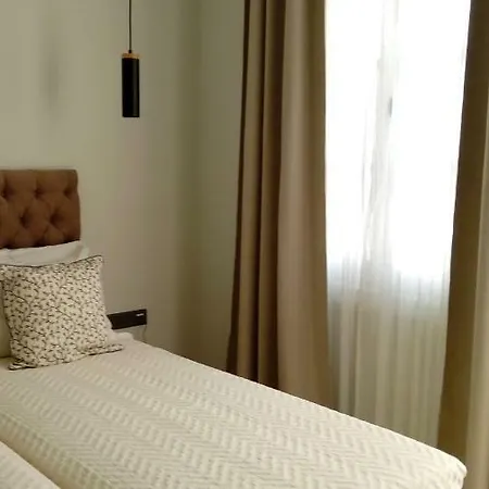 9 Muses 3* 라르나카